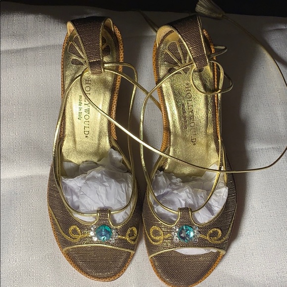 Holly would made in Italy 🇮🇹 - Picture 1 of 6